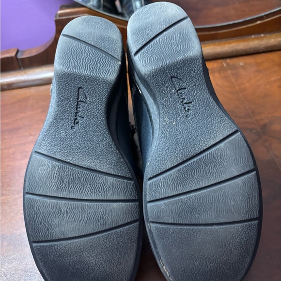 Clark’s Women’s Navy Leather boots Sz6.5 rubber sole - Picture 6 of 6